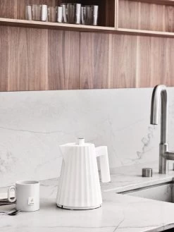 Alessi Plissé Wasserkocher, 1 L, Weiß -Dekohaus Verkauf 0007 MDL06 1 amb A4 3500pxl