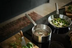 Fiskars Norden Stieltopf, Stahl, 2,5 l, Unbeschichtet -Dekohaus Verkauf 1067638 Fiskars Norden Steel Sauce Pan 25L Environmental