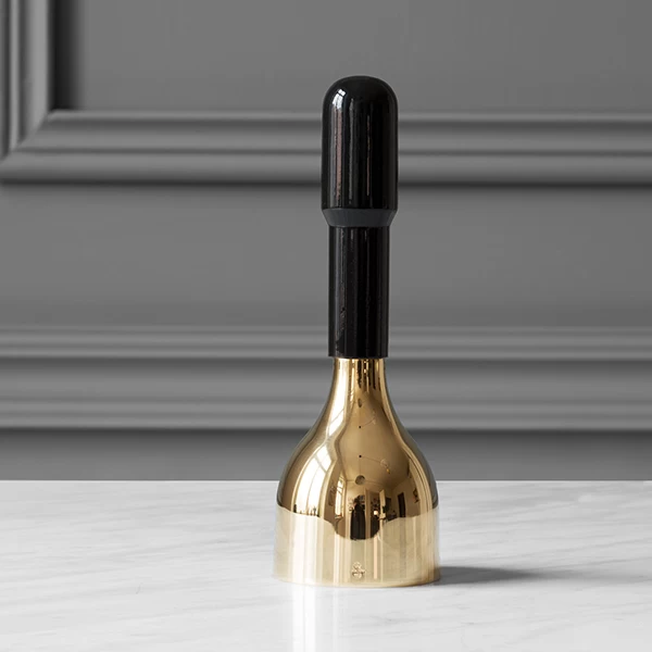 Skultuna Ring My Bell, Schwarz – Messing 4 Skultuna Ring My Bell, Schwarz – Messing – Bild 2