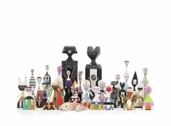 Vitra Holzpuppe 20 -Dekohaus Verkauf 1878906 Wooden Dolls Group FS v fullbleed 1440x