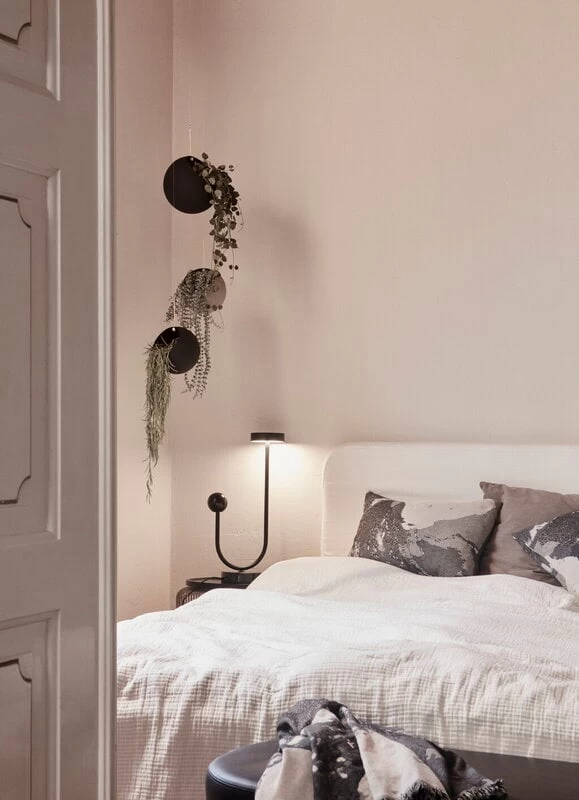 AYTM Globe Blumentopf Zum Aufhängen, Groß, Schwarz - Gold 5 AYTM Globe Blumentopf Zum Aufhängen, Groß, Schwarz - Gold – Bild 3