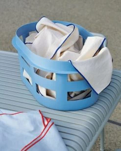 Hay Outline Tischdecke, 140 x 250 cm, Hellblau -Dekohaus Verkauf Basket S soft blue Outline Tablecloth cream light blue 1