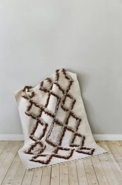 Teppich Tie 170 X 240 Cm, Braun -Dekohaus Verkauf FINARTE Tie brown by Saana ja Olli wall crumbled