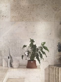 Georg Jensen Terra Gießkanne, Polierter Stahl -Dekohaus Verkauf GJ SS20 HOME TERRA 06