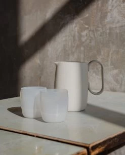 Lokki Krug, Weiß -Dekohaus Verkauf LOKKI KAKSI lokalkollektion lokalhelsinki2022 2