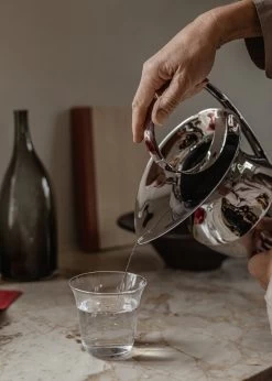 Menu Etruscan Krug, 2 L, Edelstahl -Dekohaus Verkauf MENU Etruscan Pitcher Strandgade Drinkring Glass Strandgade Carafe 1