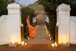 Outdoor LED-Stumpenkerze, 7,8 X 12,8 cm, Weiß -Dekohaus Verkauf Outdoor Candles bridge woman in dress large