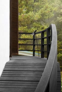 Louis Poulsen AJ Garden Wegeleuchte, Lang, 3000 K, Fußplatte Ohne Adapter -Dekohaus Verkauf SS23 AJ Garden Tall single stair 10012role