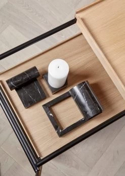 Woud Booknd Buchstütze, 2 Stück, Schwarzer Marmor -Dekohaus Verkauf WOUD AW22 BOOKND TRAY JEU DE DES 1