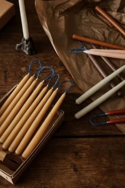 Ferm LIVING Dipped Kerze, 2 Stück, 2,2 cm, Zartrosa -Dekohaus Verkauf fermLIVING Dipped Candles image VS