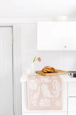 Kissanpäivät Händehandtuch, Weiß - Zimtbraun -Dekohaus Verkauf lapuankankurit kissanpaivat towel white cinnamon 1