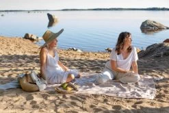 Osmankäämi Tischdecke/Überwurf, 145 x 200 cm, Grau - Zimtbraun -Dekohaus Verkauf lapuankankurit osmankaami tablecloth blanket grey cinnamon 0