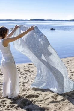 Osmankäämi Tischdecke/Überwurf, 145 x 200 cm, Leinen - Blau -Dekohaus Verkauf lapuankankurit osmankaami tablecloth blanket linen rainy blue 2