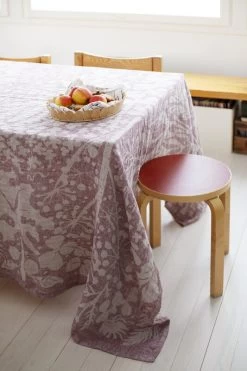 Villiyrtit Tischdecke/Überwurf, 150 X 200 Cm, Leinen - Bordeaux -Dekohaus Verkauf lapuankankurit villiyrtit tablecloth blanket and paussi towel linen bordeaux 4